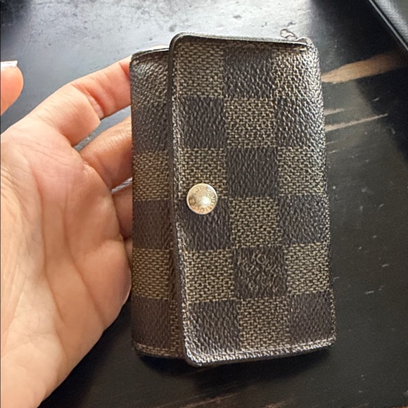 Louis Vuitton Authentic 6 Key Holder Case Damier - Picture 6 of 9